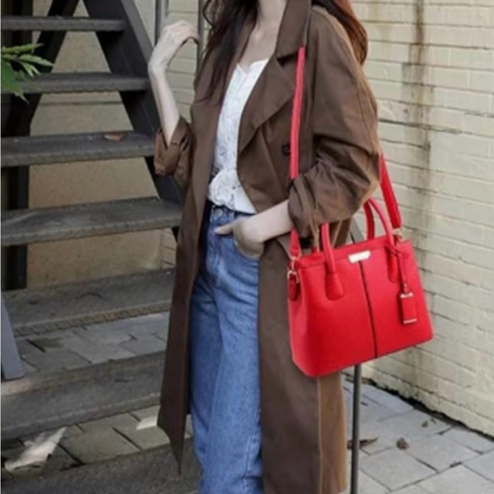 Elegant Red Women's Handbag - Picture 2 of 2